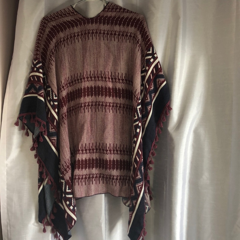 Patterned poncho - Picture 2 of 2